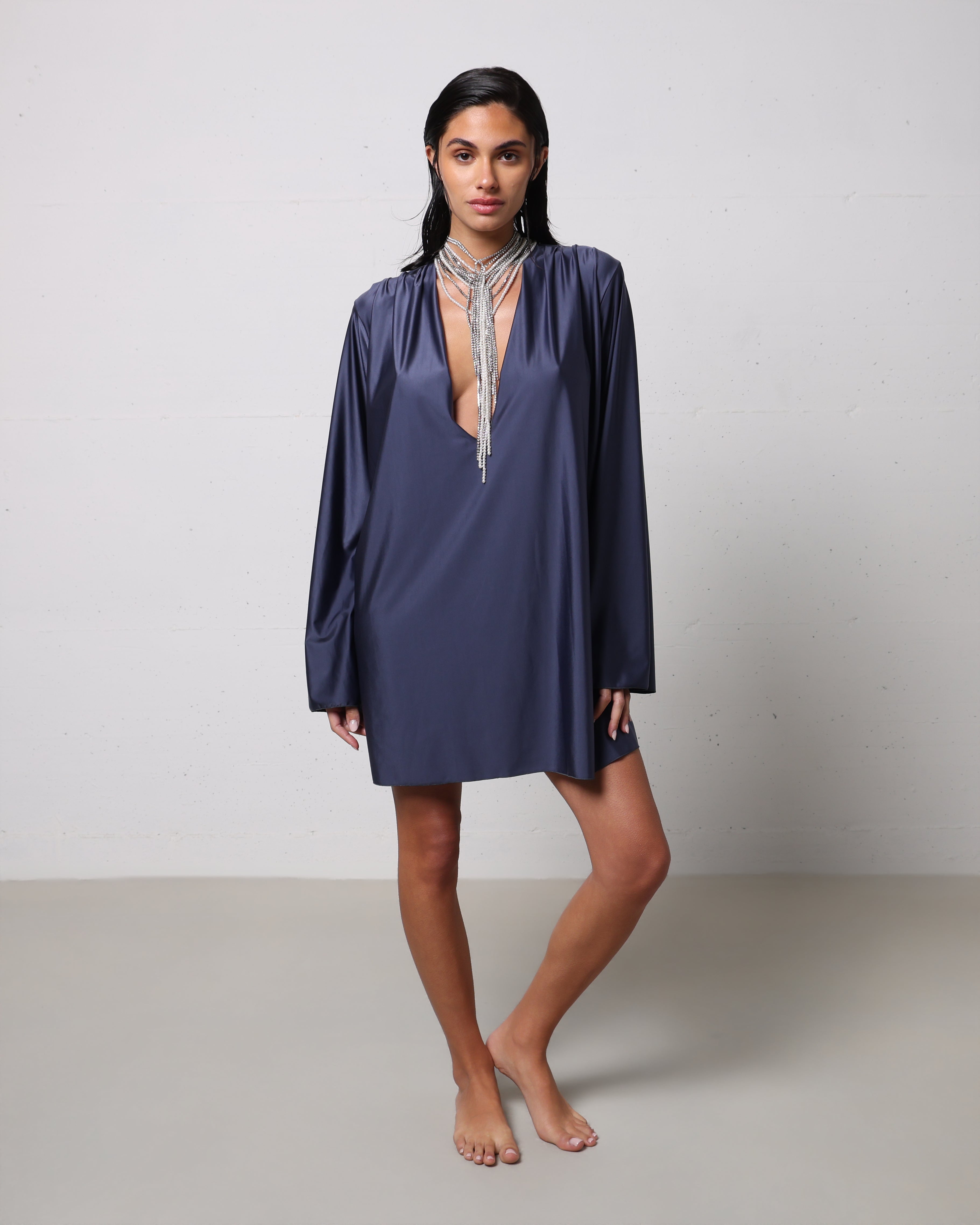Teti vestito fuori acqua blu